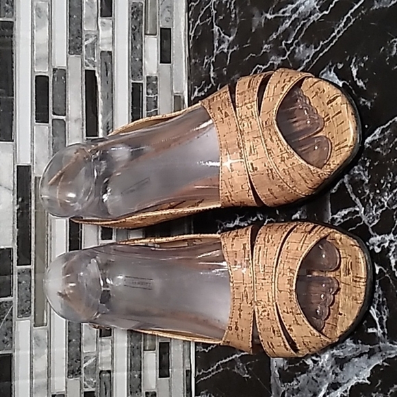Laura Scott 7.5 cork design heels 👠 - Picture 1 of 7